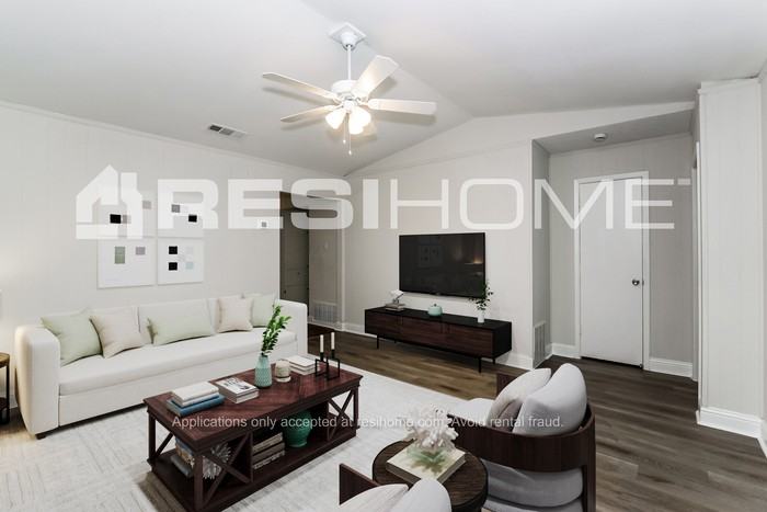 6517 Wooddale Dr - Photo 4 of 17