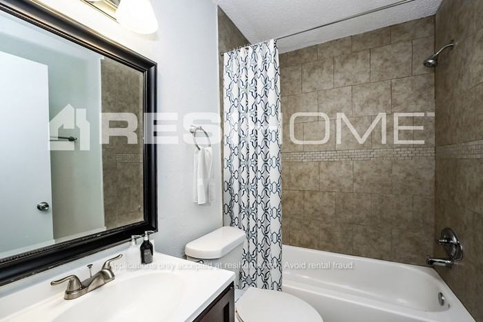 6517 Wooddale Dr - Photo 5 of 17