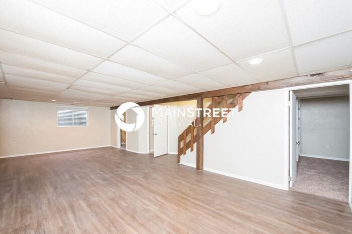 8563 Dover Ct - Photo 6 of 17