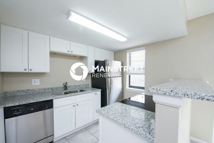 8563 Dover Ct - Photo 4 of 17