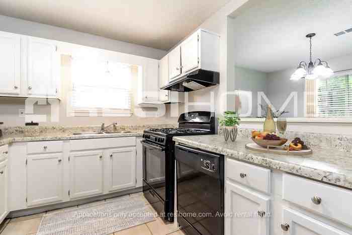 5472 Fox Valley Ln - Photo 2 of 12