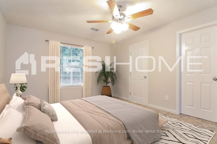 5472 Fox Valley Ln - Photo 6 of 12