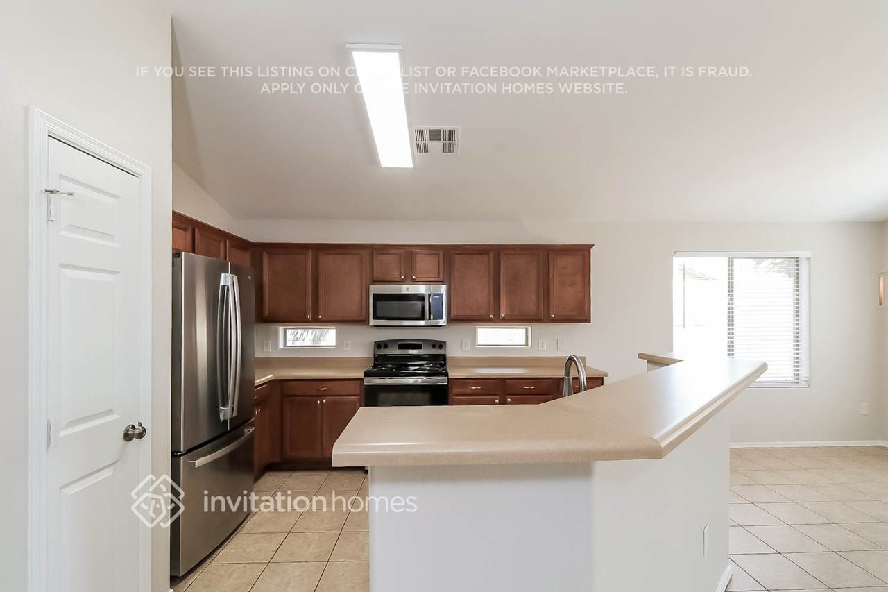 2201 S 112th Ave - Photo 6 of 16