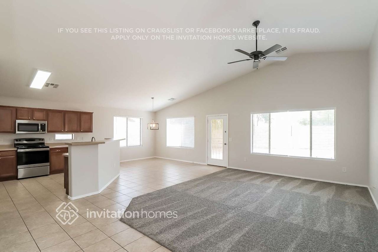 2201 S 112th Ave - Photo 3 of 16