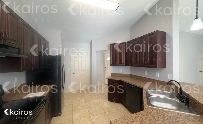 419 Marion Oaks Pass - Photo 2 of 9