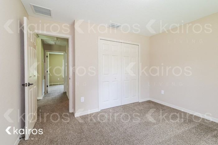 419 Marion Oaks Pass - Photo 6 of 9