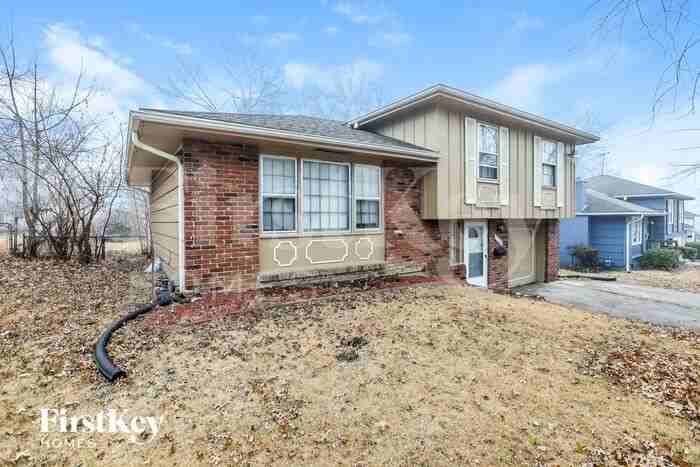 8008 E 93rd St - Photo 2 of 15