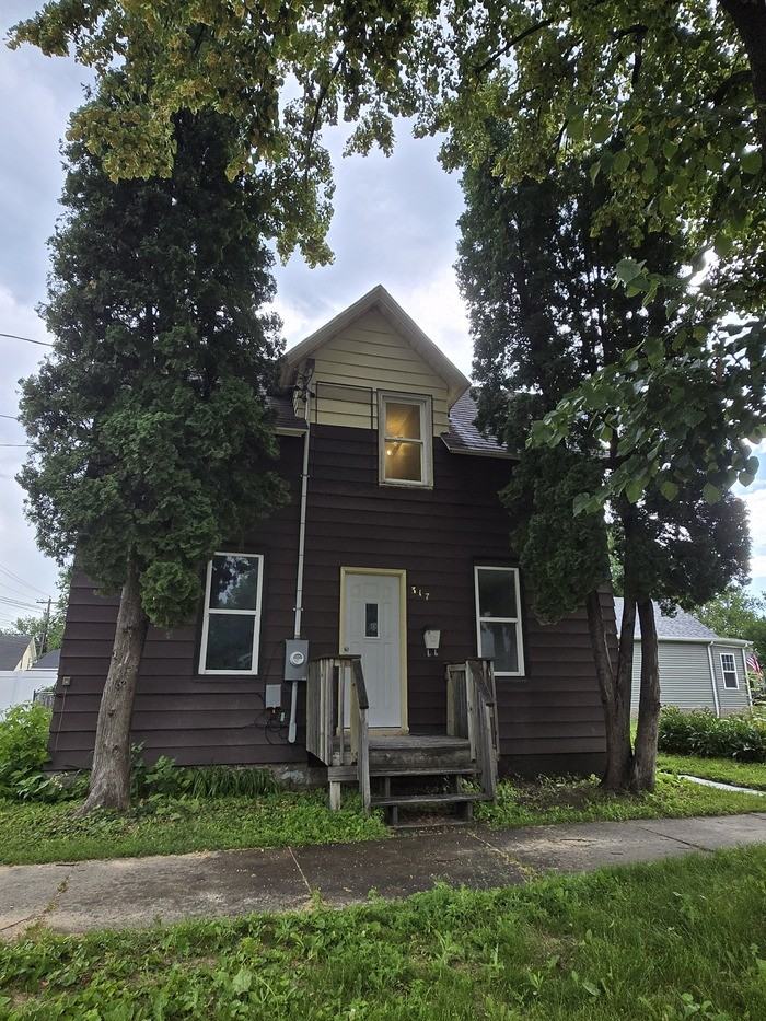 317 6th Ave N - Photo 2 of 19