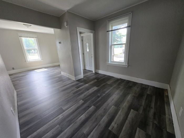 317 6th Ave N - Photo 3 of 19