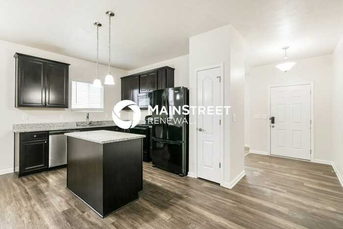 6041 Edgemont Way - Photo 7 of 18