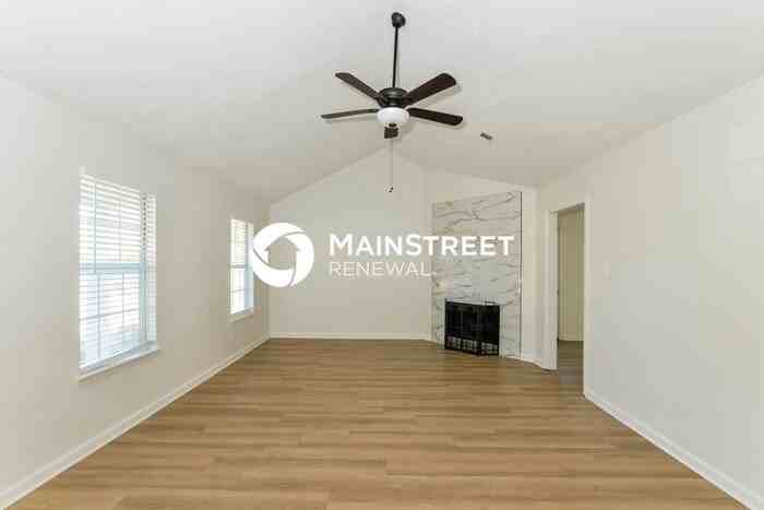 7881 Collins Wood Cove - Photo 4 of 18