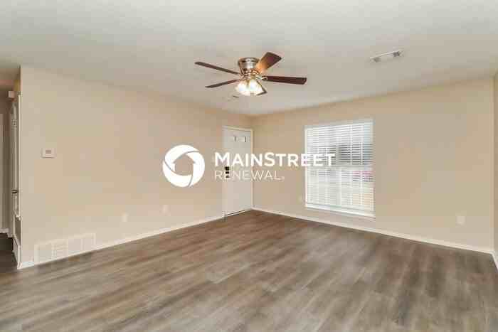 4250 Brighton Dr - Photo 2 of 18