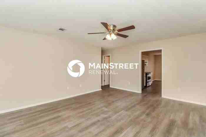 4250 Brighton Dr - Photo 4 of 18
