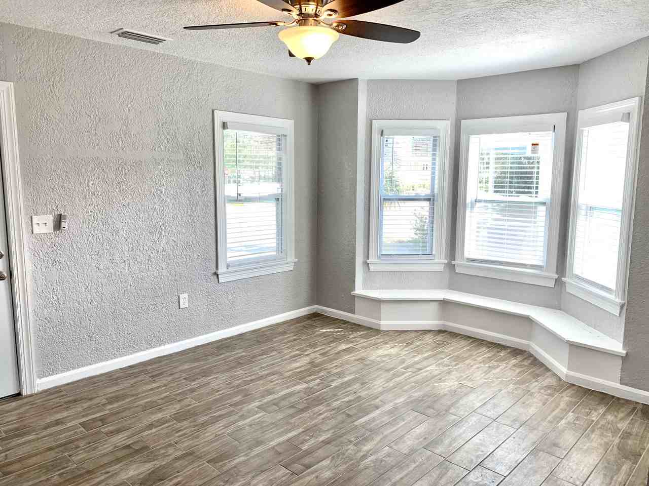 1502 N Fort Harrison Ave #B - Photo 3 of 16