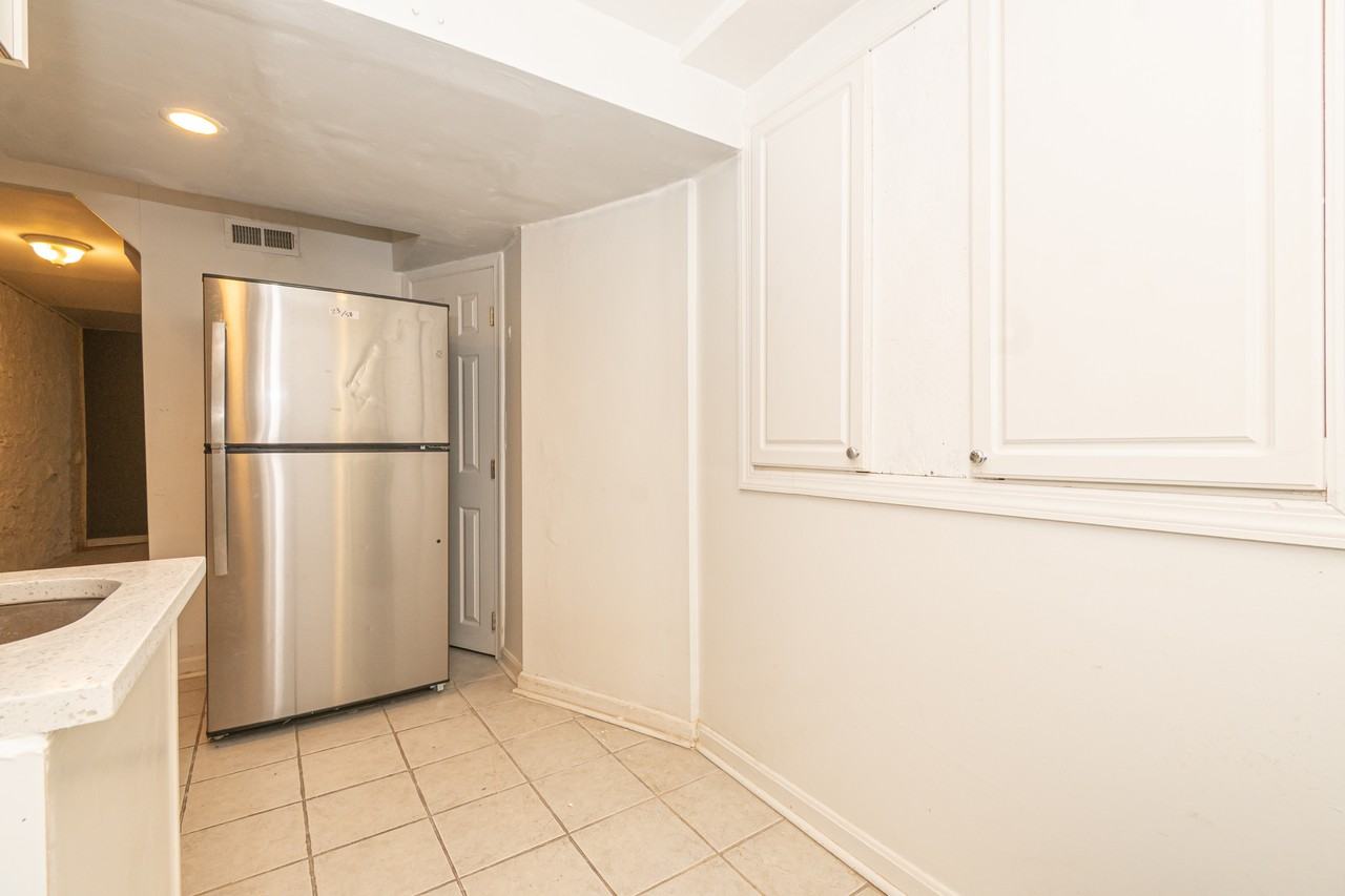 307 E 25th St - Photo 5 of 16