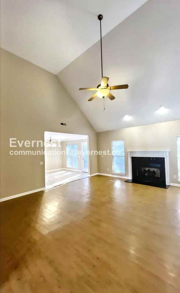 5555 Crooked Creek Dr - Photo 3 of 29