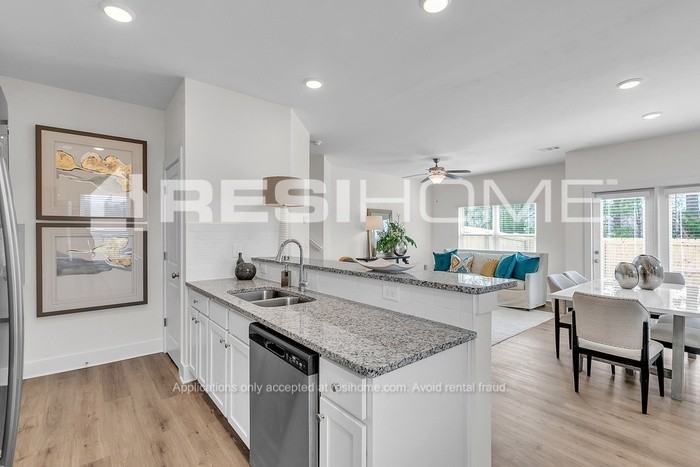 63 Southport Cir - Photo 4 of 16