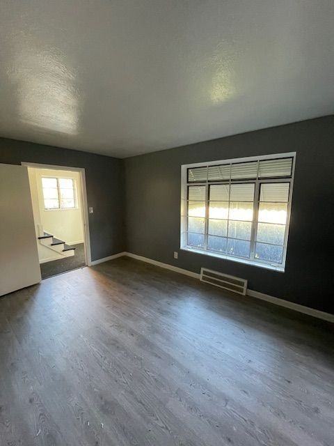 420 E 222nd St #1 - Photo 4 of 8