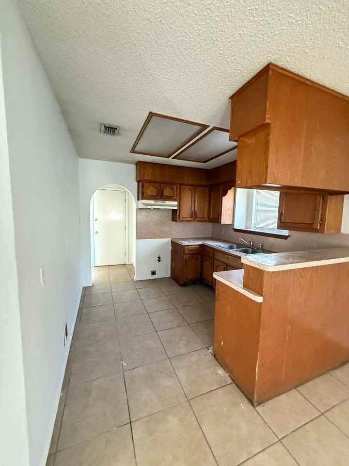 108 N Mina De Oro St - Photo 3 of 20