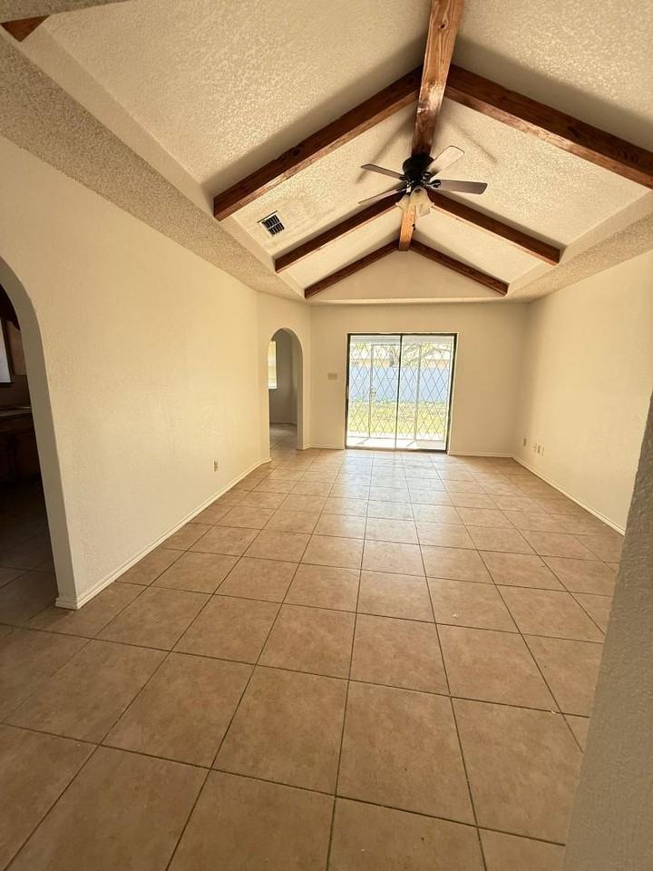 108 N Mina De Oro St - Photo 5 of 20