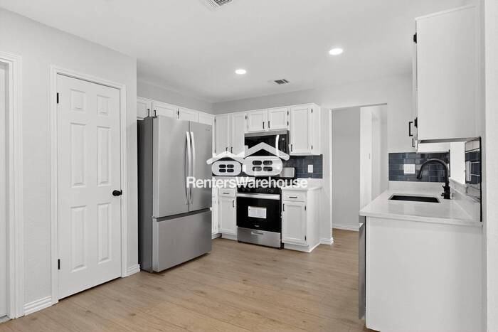 8006 Blue Quail Ln - Photo 7 of 34