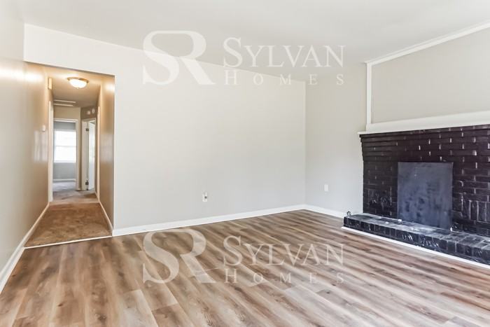 1044 Southwood Dr - Photo 3 of 15