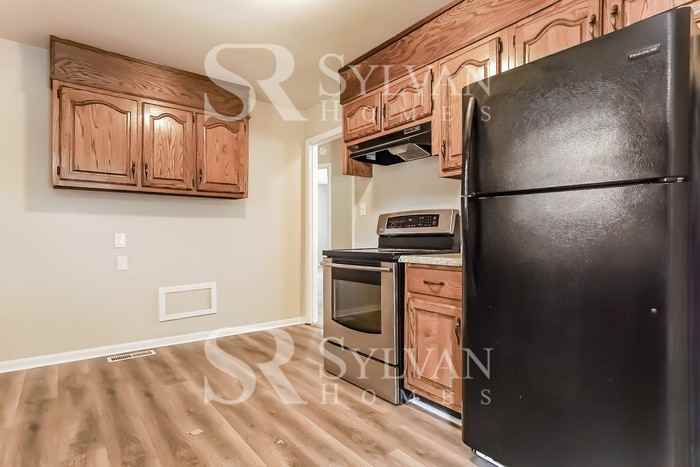 1044 Southwood Dr - Photo 6 of 15