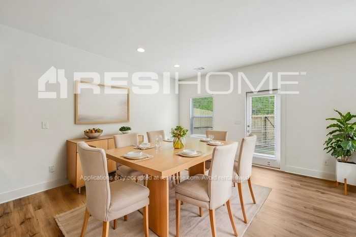 115 Swansen St - Photo 6 of 18