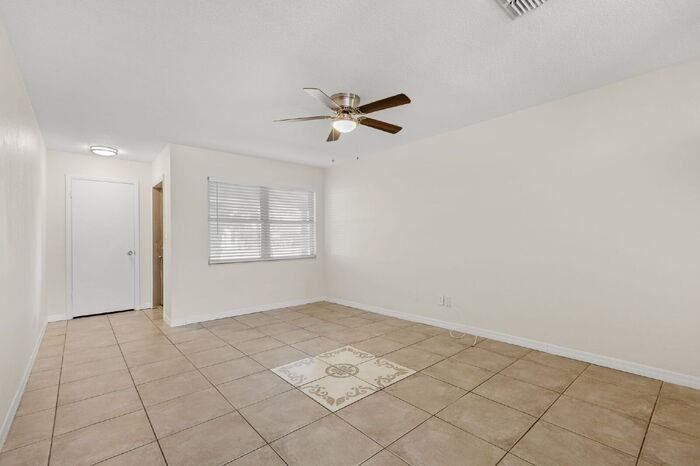 5718 20th Ave N - Photo 5 of 27