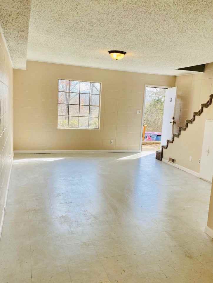Westwood Manor Apartments - Photo 5 of 10