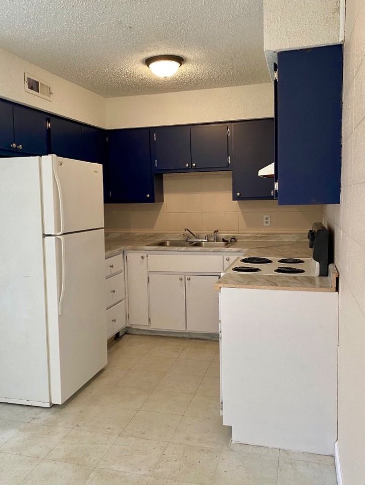 Westwood Manor Apartments - Photo 6 of 10
