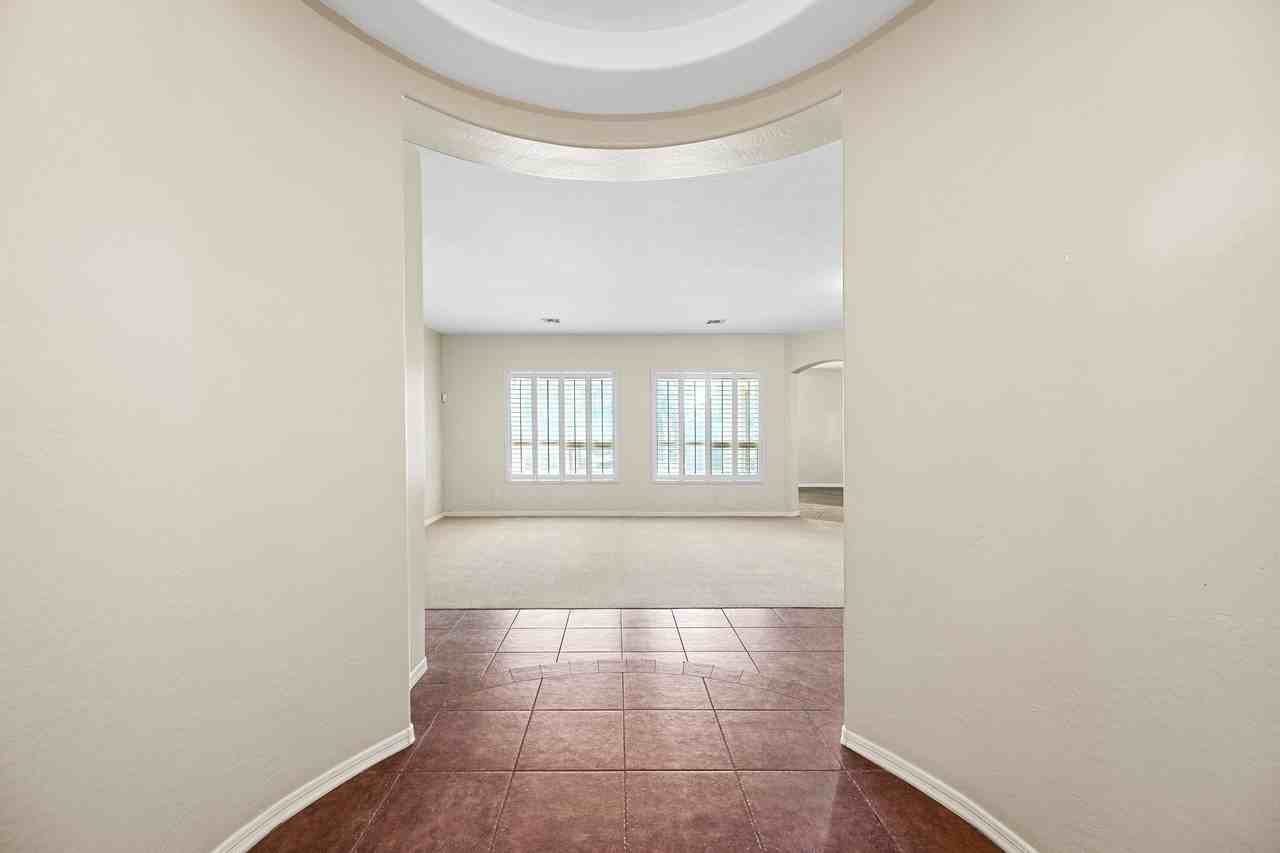 2407 East Iris Drive - Photo 3 of 31