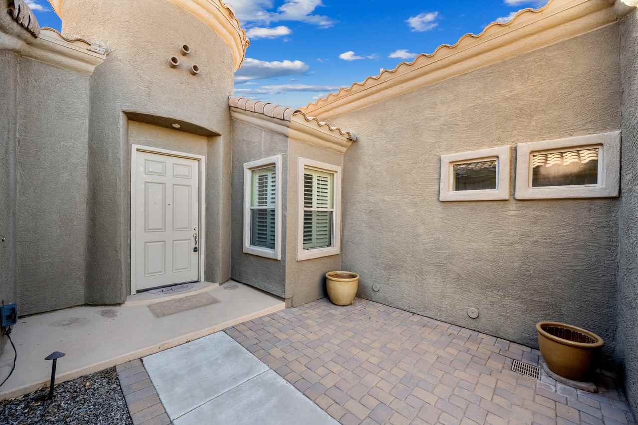 2407 East Iris Drive - Photo 2 of 31