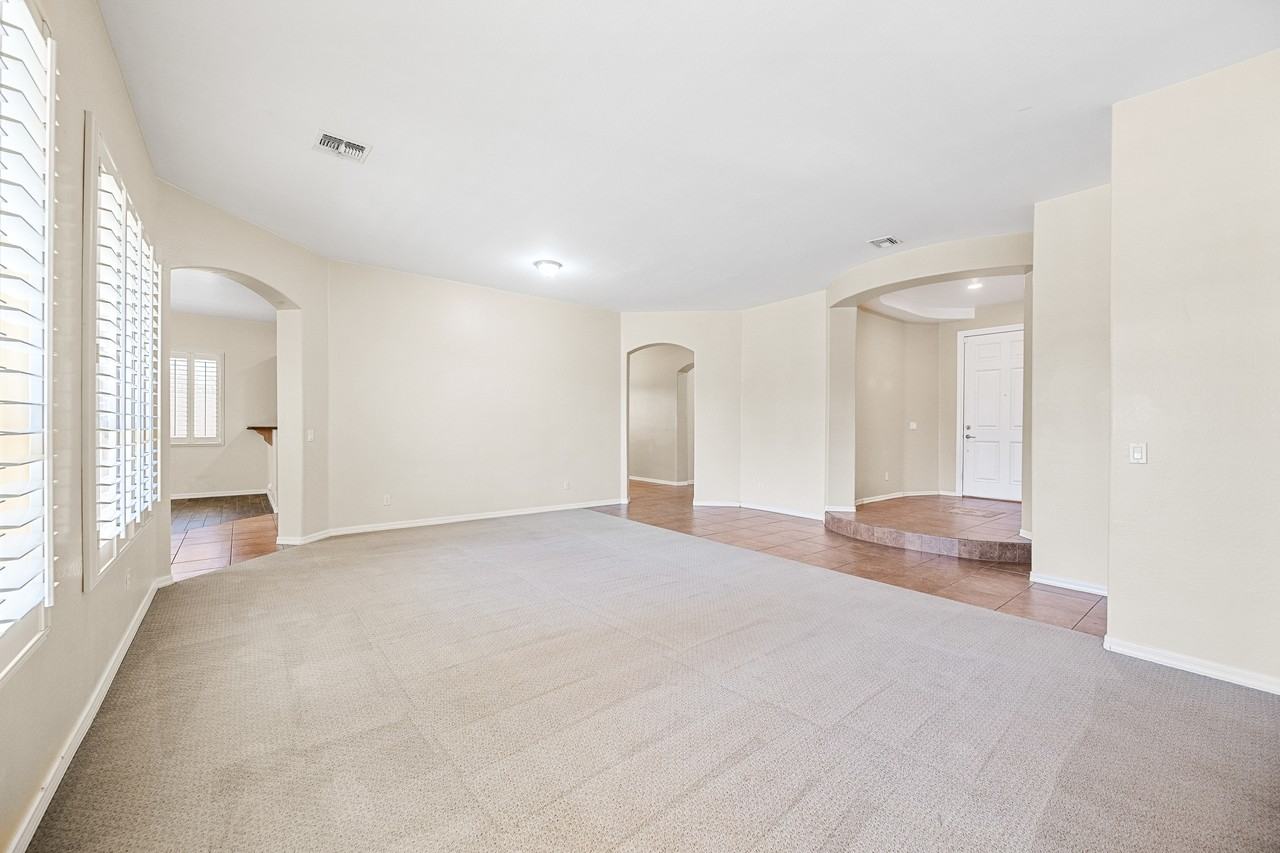 2407 East Iris Drive - Photo 6 of 31