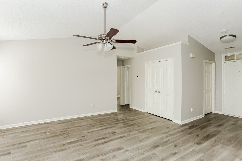 1003 Salmon River Dr - Photo 5 of 16