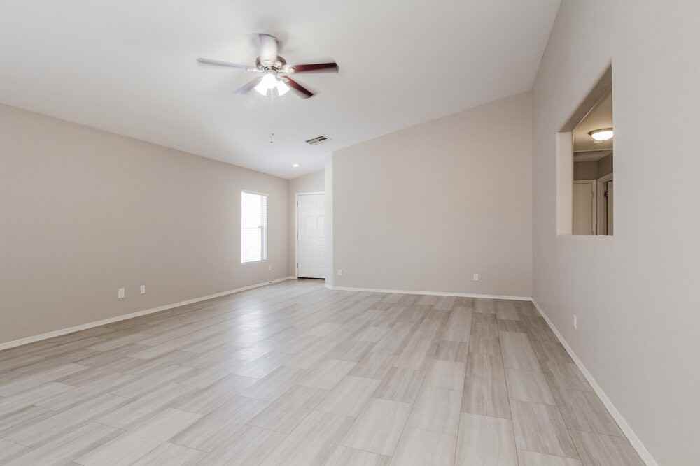 11638 W Carol Ave - Photo 5 of 16