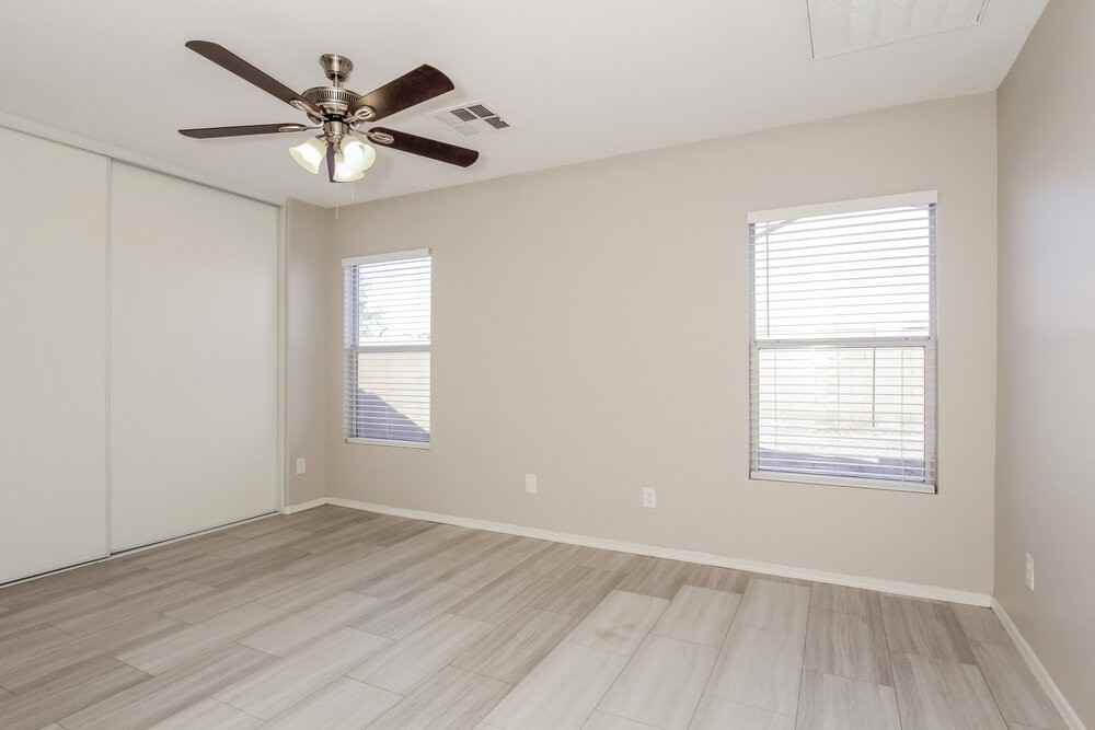 11638 W Carol Ave - Photo 7 of 16