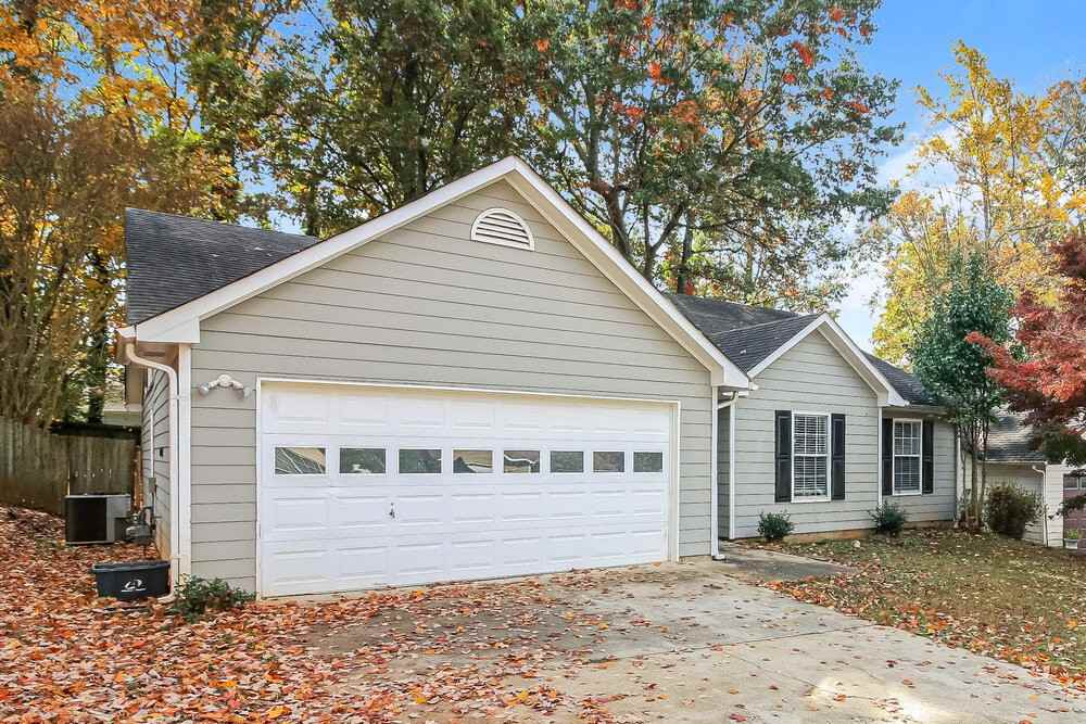 1394 Luther Way - Photo 3 of 16