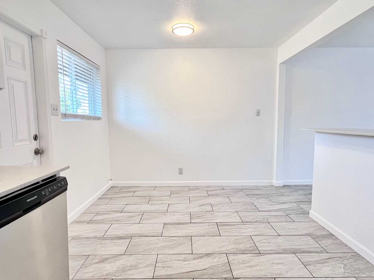 3024 N 39th St #9 - Photo 6 of 27