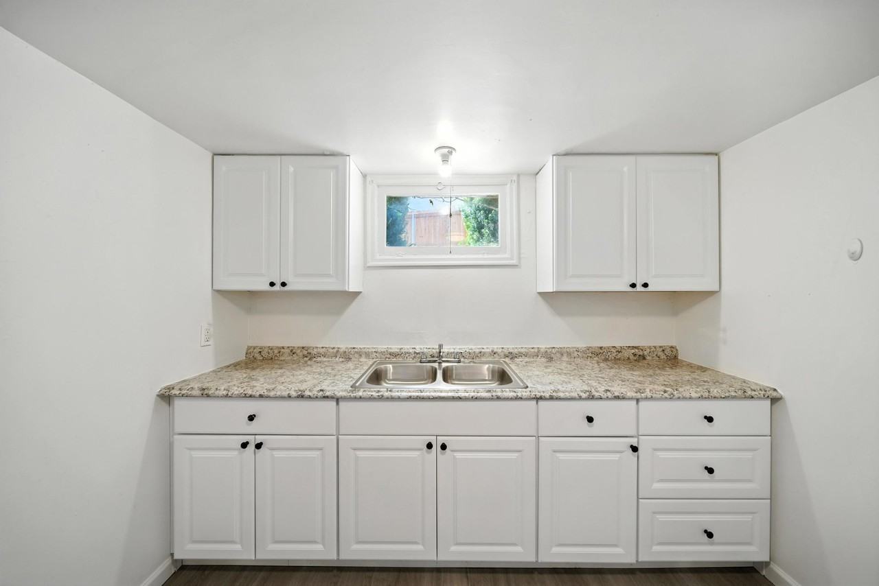 70 Ne Rose St #B - Photo 5 of 15