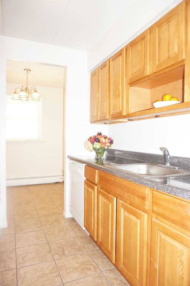 Ridgeway Court Apartments - Photo 6 of 21