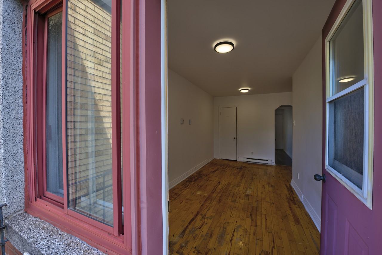 9461 Rue De Martigny #3 - Photo 6 of 9