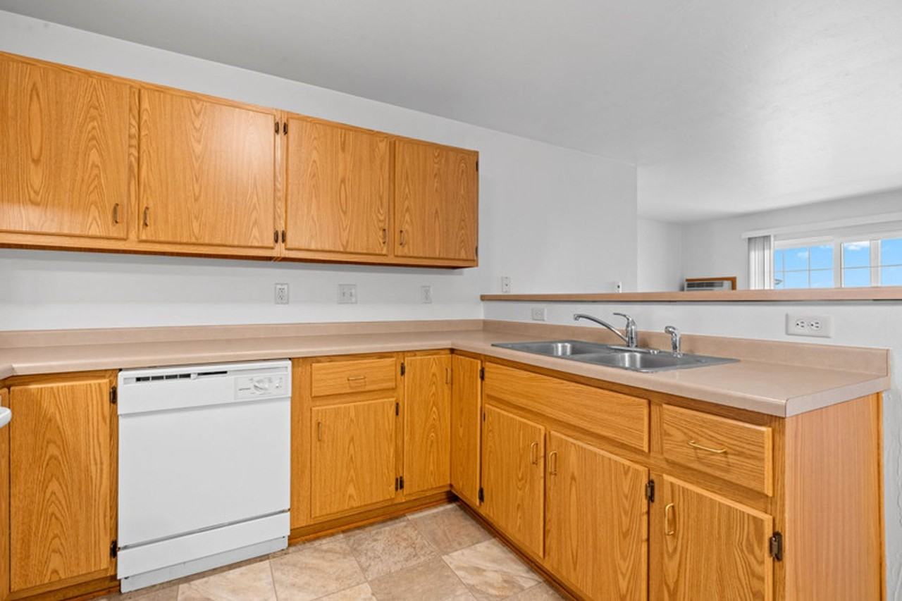 1614 Gateway Blvd. - Photo 4 of 50