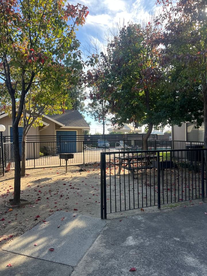 Spacious 1 and 2 Bedrooms, Gated, Pool & READY TO GO! - Photo 5 of 25