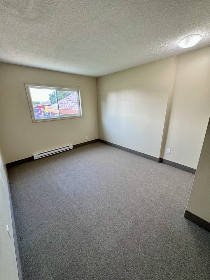 33 Pearl St #12 - Photo 5 of 9