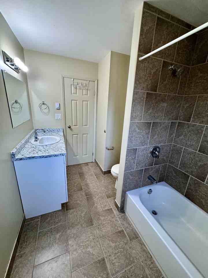 33 Pearl St #12 - Photo 7 of 9