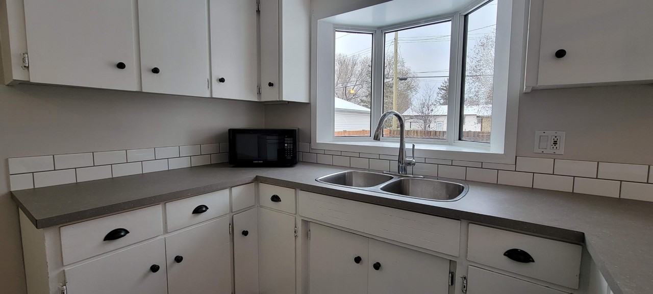 8629-100 St - Photo 2 of 20