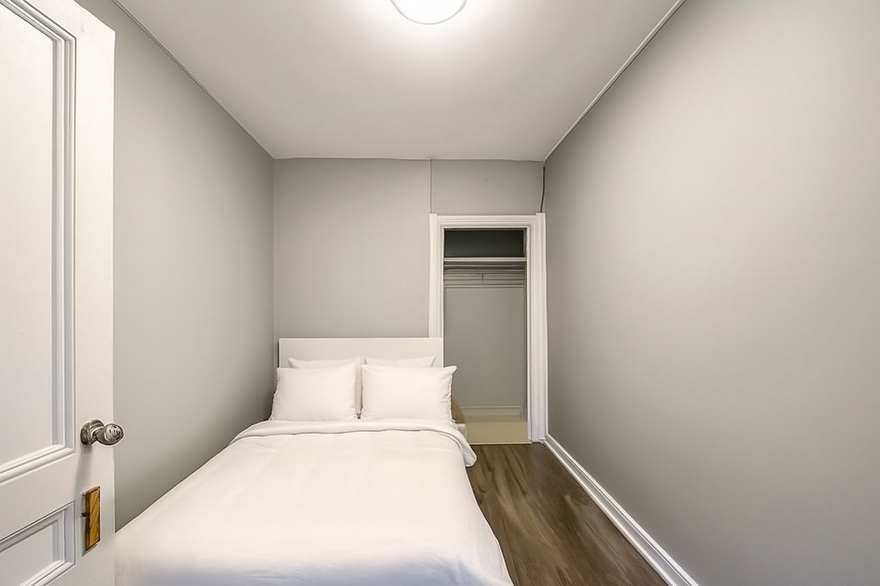 3679 Avenue Coloniale - Photo 3 of 8