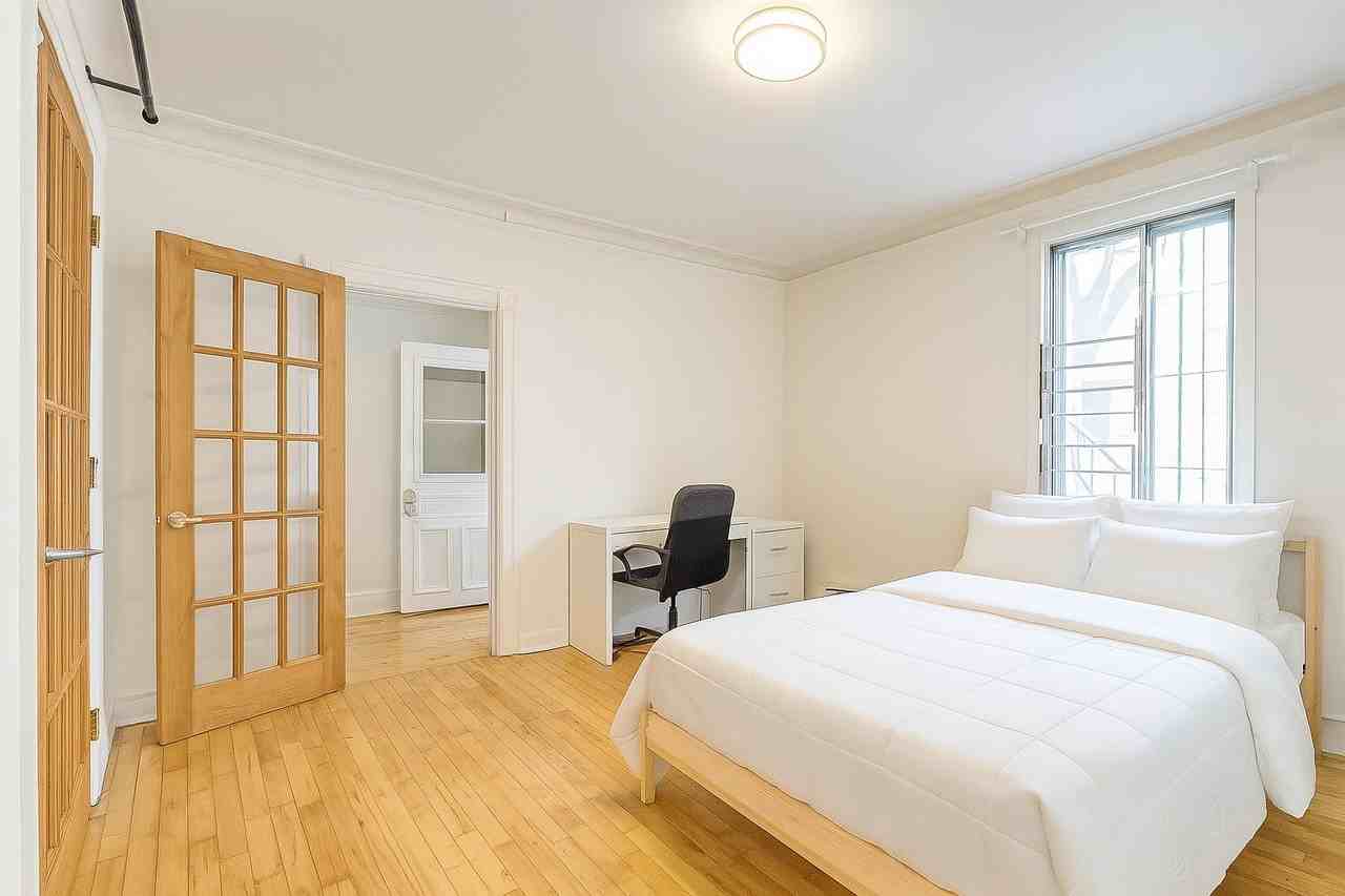 3679 Avenue Coloniale - Photo 2 of 8