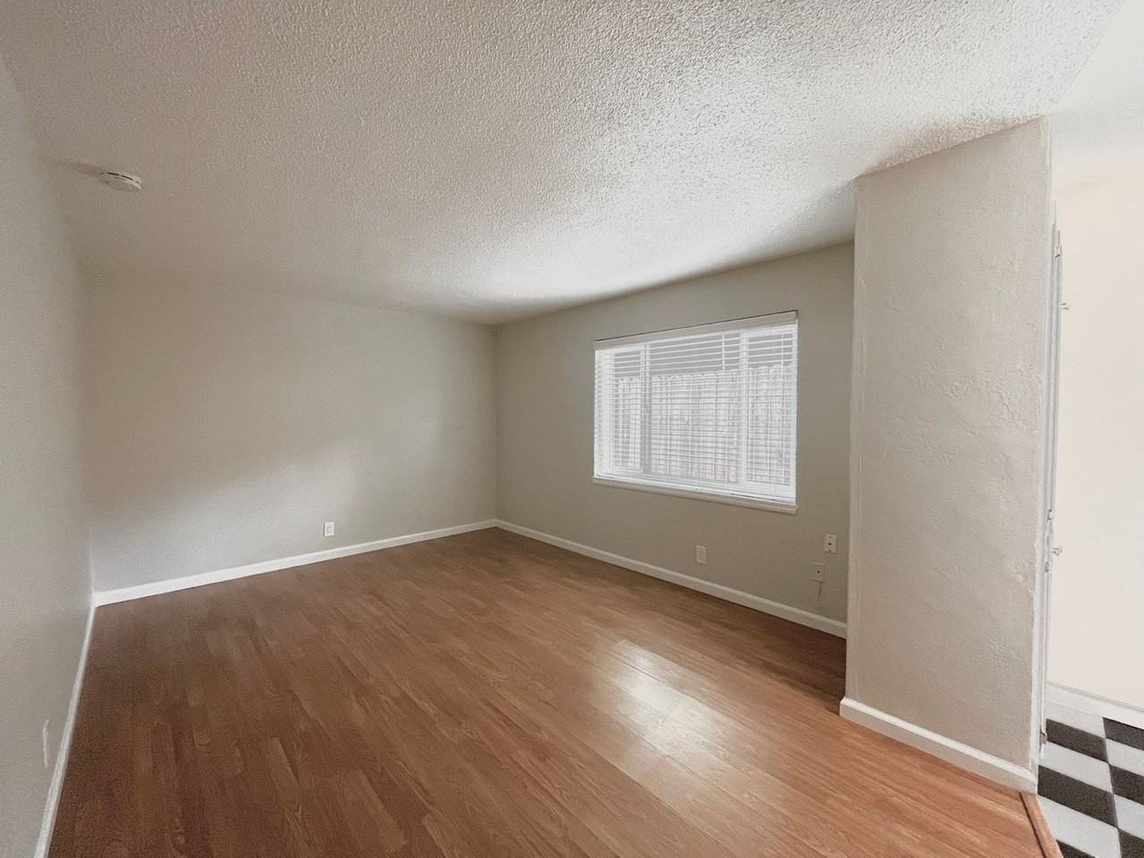 2414 Capitol Avenue - Photo 3 of 14